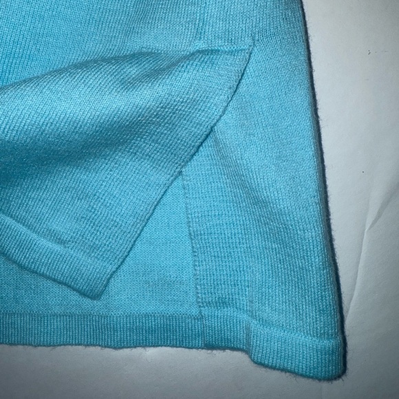 J. McLaughlin Women’s Double V Lightweight Sweater Teal Med Excellent Condition - Picture 2 of 5